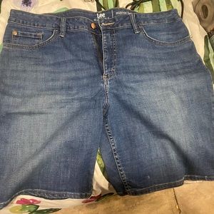 Lee Bermuda size 16